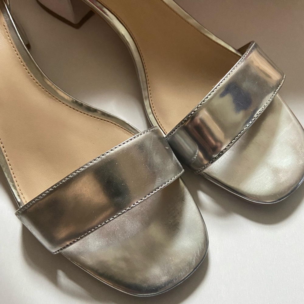 VINCE CAMUTO VC-SASSETA bright silver shoes size 9.5 - Picture 6 of 10